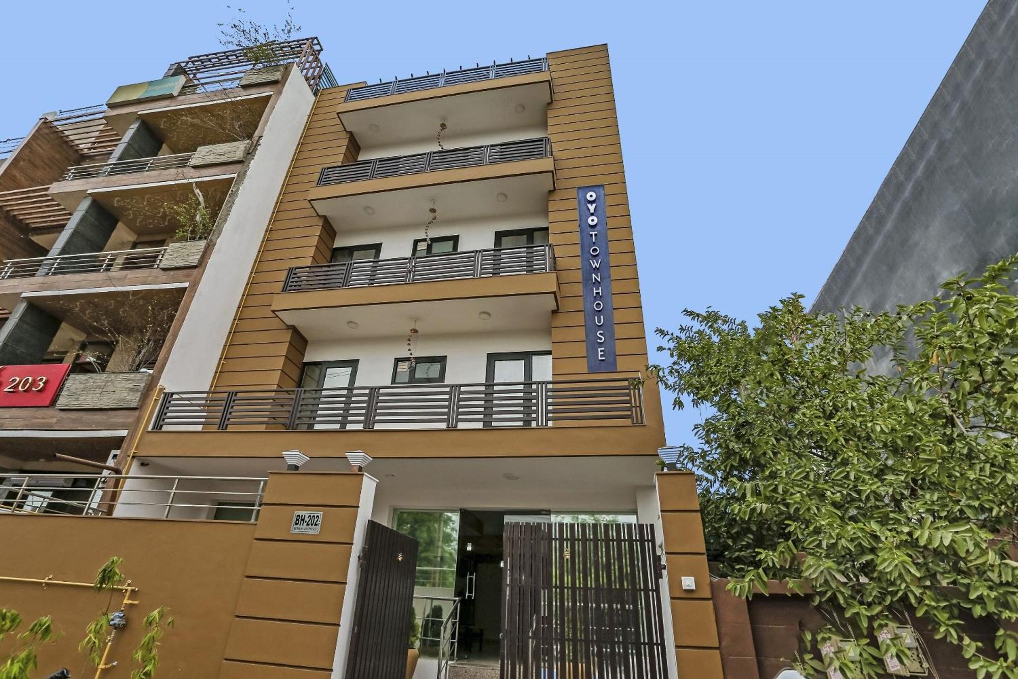 Townhouse Rumaisa Indirapuram Exterior photo
