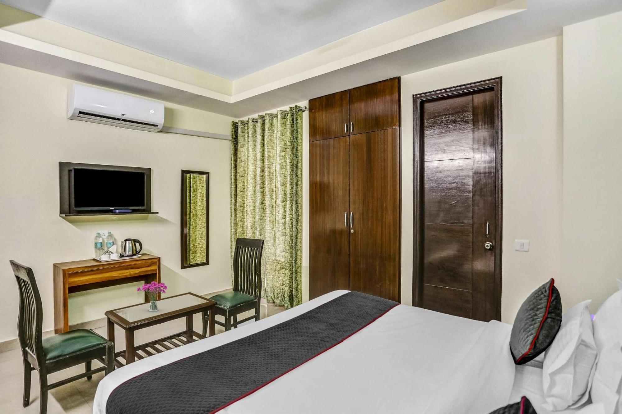 Townhouse Rumaisa Indirapuram Exterior photo